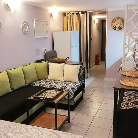 Liva Center Thessaloniki, Agias Sofias