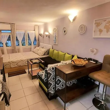 Liva Center Thessaloniki, Agias Sofias Салоники